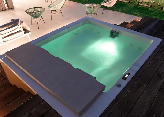 Apartment & Rooftop - Sky